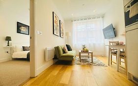Luxury Apartment In Luton Town
